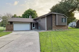 404 Crescent Dr, Albert Lea, MN 56007 - Photo 1