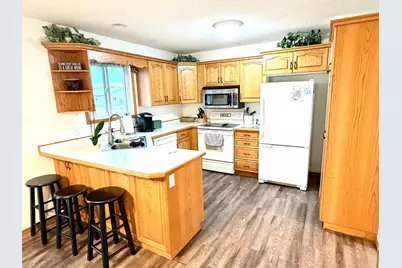 407 Oak Crest Boulevard, Roseau, MN 56751 - Photo 7