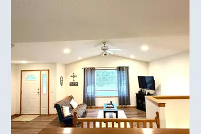 407 Oak Crest Boulevard, Roseau, MN 56751 - Photo 3