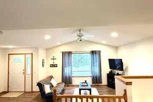 407 Oak Crest Blvd, Roseau, MN 56751 - Photo 3