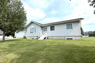 407 Oak Crest Blvd, Roseau, MN 56751 - Photo 1