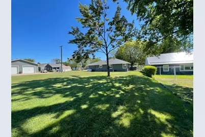 16 S Paffrath Avenue, Springfield, MN 56087 - Photo 3