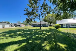 16 S Paffrath Ave, Springfield, MN 56087 - Photo 3