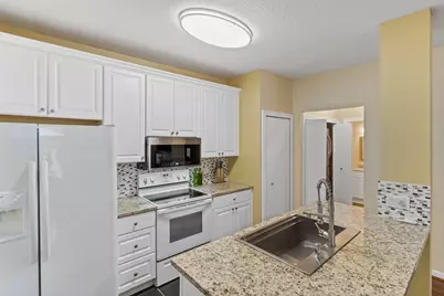 17918 Cobblestone Way, Eden Prairie, MN 55347 - Photo 9