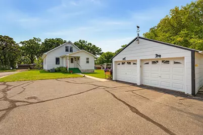 725 5th Avenue SW, Hutchinson, MN 55350 - Photo 3