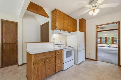 725 5th Avenue SW, Hutchinson, MN 55350 - Photo 7