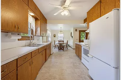 725 5th Avenue SW, Hutchinson, MN 55350 - Photo 9