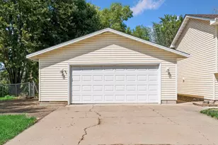 6771 Maple Dr, Rockford, MN 55373 - Photo 3