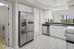 1235 Yale Pl, Minneapolis, MN 55403 - Photo 9