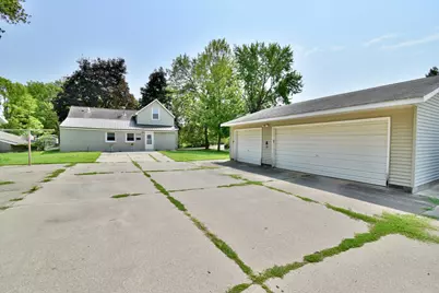 466 Bluff Street NE, Hutchinson, MN 55350 - Photo 17