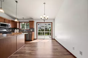 526 Hackney Ave, Shakopee, MN 55379 - Photo 5