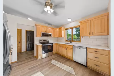 1676 Castle Drive, North Mankato, MN 56003 - Photo 9