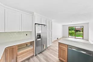 8687 Ridgewind Rd, Eden Prairie, MN 55344 - Photo 9