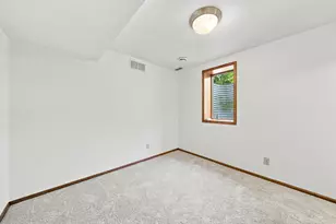 8687 Ridgewind Rd, Eden Prairie, MN 55344 - Photo 17