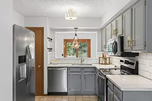 14307 Bedford Dr, Eden Prairie, MN 55346 - Photo 13