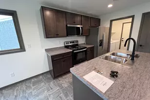 1427 Sunrise Ave SE, Rochester, MN 55904 - Photo 5