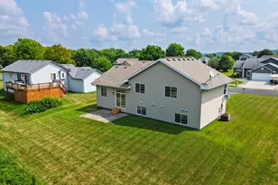 808 Lindsey Ln, Belle Plaine, MN 56011 - Photo 3
