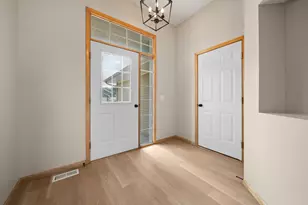 808 Lindsey Ln, Belle Plaine, MN 56011 - Photo 5