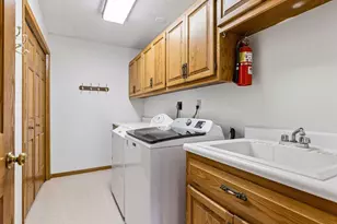 225 Peninsula Rd, Medicine Lake, MN 55441 - Photo 23