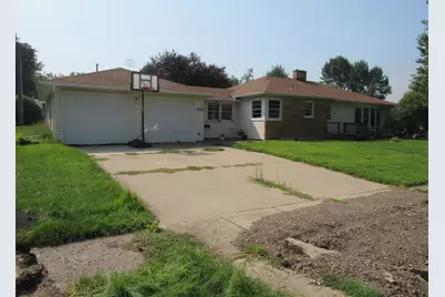 406 S Linton Street, Blue Earth, MN 56013 - Photo 1