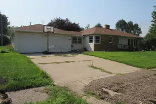 406 S Linton St, Blue Earth, MN 56013 - Photo 1