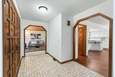 1528 Briarknoll Drive, Arden Hills, MN 55112 - Photo 5