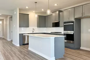 2147 Blf Hts Dr, Shakopee, MN 55379 - Photo 5