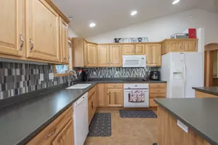 3221 11th Ave S, Moorhead, MN 56560 - Photo 9