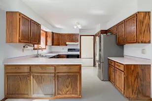 2322 Cromwell St S, Moorhead, MN 56560 - Photo 11