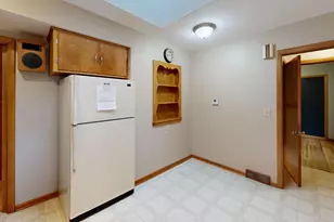 504 19th Ave SW, Willmar, MN 56201 - Photo 9