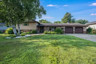 702 8th St SW, Wells, MN 56097 - Photo 1