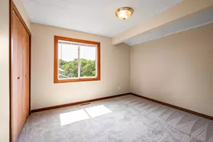 6702 Kara Dr, Eden Prairie, MN 55346 - Photo 9
