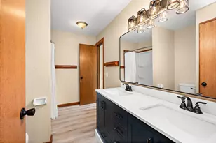 6702 Kara Dr, Eden Prairie, MN 55346 - Photo 7