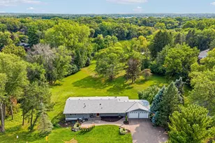 15803 Holdridge Rd E, Wayzata, MN 55391 - Photo 3