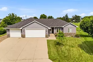 1572 Gray Fox Dr NE, Owatonna, MN 55060 - Photo 51