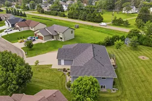 1572 Gray Fox Dr NE, Owatonna, MN 55060 - Photo 53