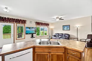 1572 Gray Fox Dr NE, Owatonna, MN 55060 - Photo 9