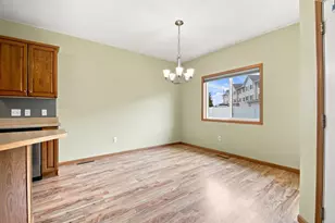 621 Ashley Ln, Owatonna, MN 55060 - Photo 9