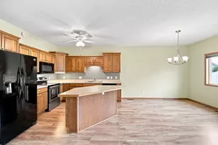621 Ashley Ln, Owatonna, MN 55060 - Photo 7