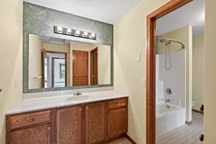1012 Heldt St, Chaska, MN 55318 - Photo 15