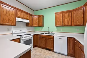 1012 Heldt St, Chaska, MN 55318 - Photo 5