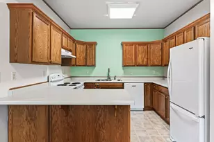 1012 Heldt St, Chaska, MN 55318 - Photo 5
