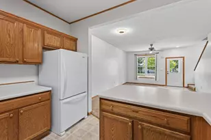 1012 Heldt St, Chaska, MN 55318 - Photo 7