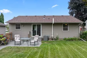 1004 14th Ave NE, Rochester, MN 55906 - Photo 5
