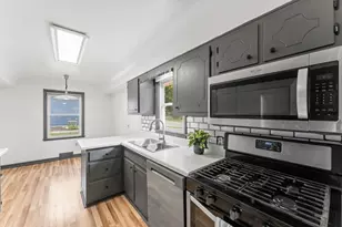 2930 Bay St, Wayzata, MN 55391 - Photo 9