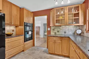 507 N Maple St, Chaska, MN 55318 - Photo 5