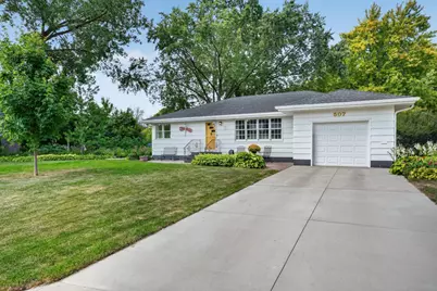 507 N Maple Street, Chaska, MN 55318 - Photo 1