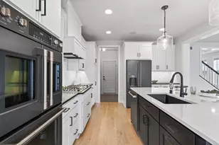 9960 Arrowwood Trl, Woodbury, MN 55129 - Photo 5