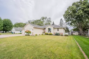1704 Sierra Dr S, Eau Claire, WI 54701 - Photo 3