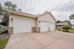 1704 Sierra Dr S, Eau Claire, WI 54701 - Photo 47